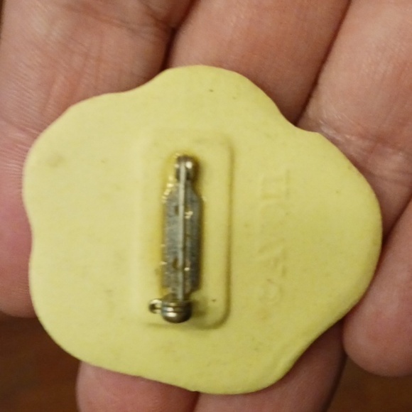 Vintage Avon Pansy Flower Brooch Pin Porcelain Yellow - Picture 3 of 6